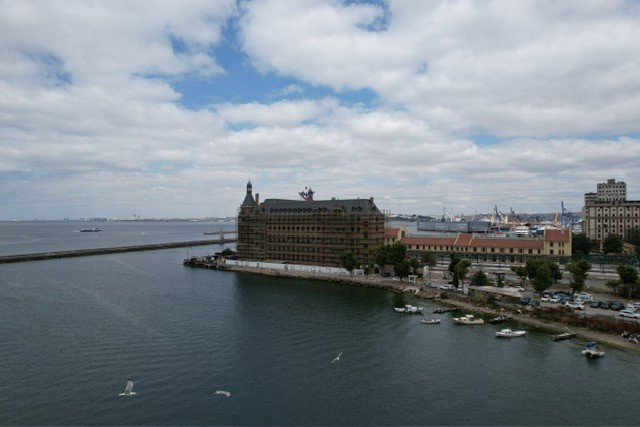 İstanbul’un simgelerinden olan tarihi Haydarpaşa Garı, 2016 yılında yangın sonucu