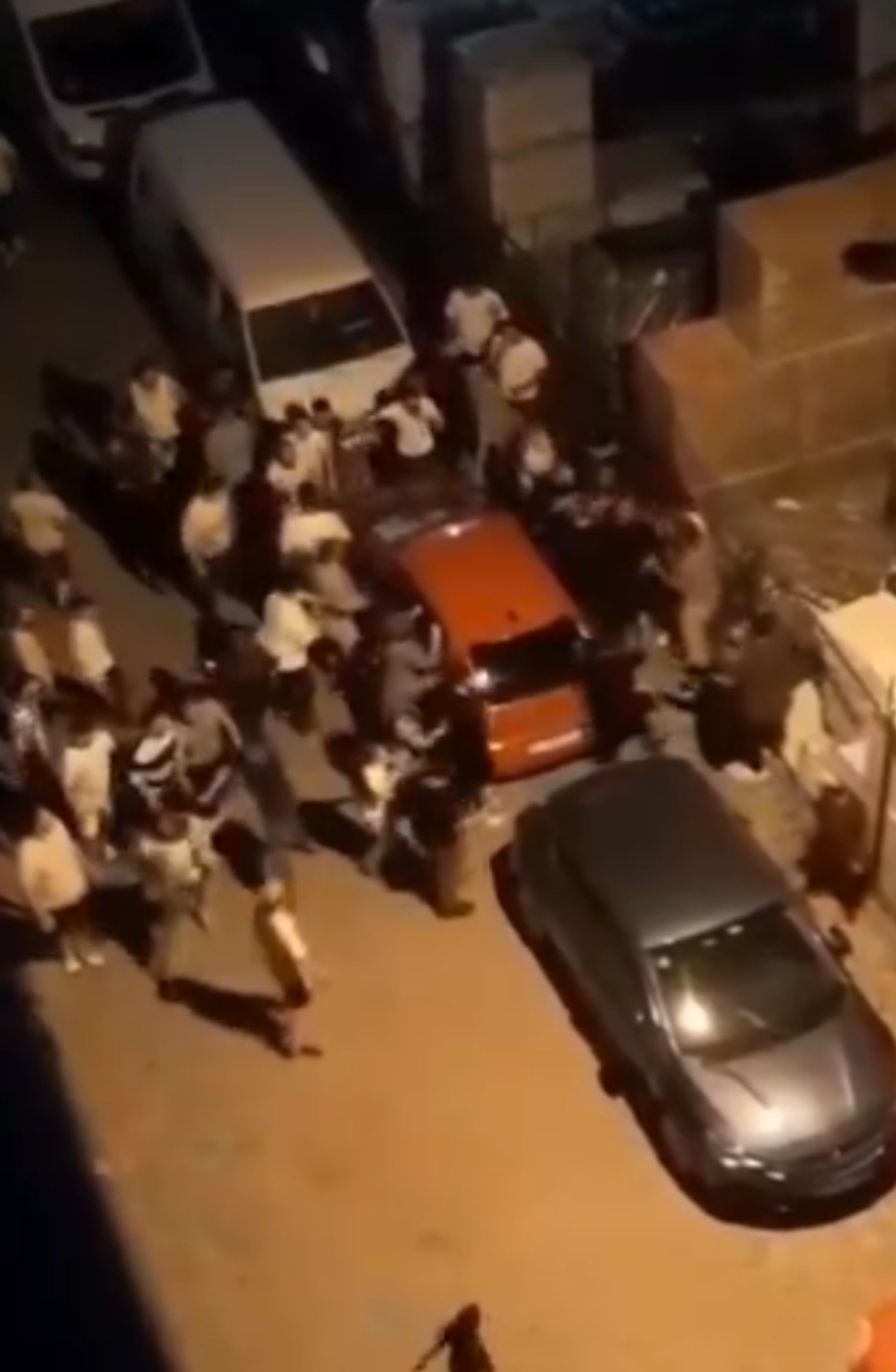 SULTANGAZİ'DE MEYDANA GELEN KAVGA ANI KAMERADA