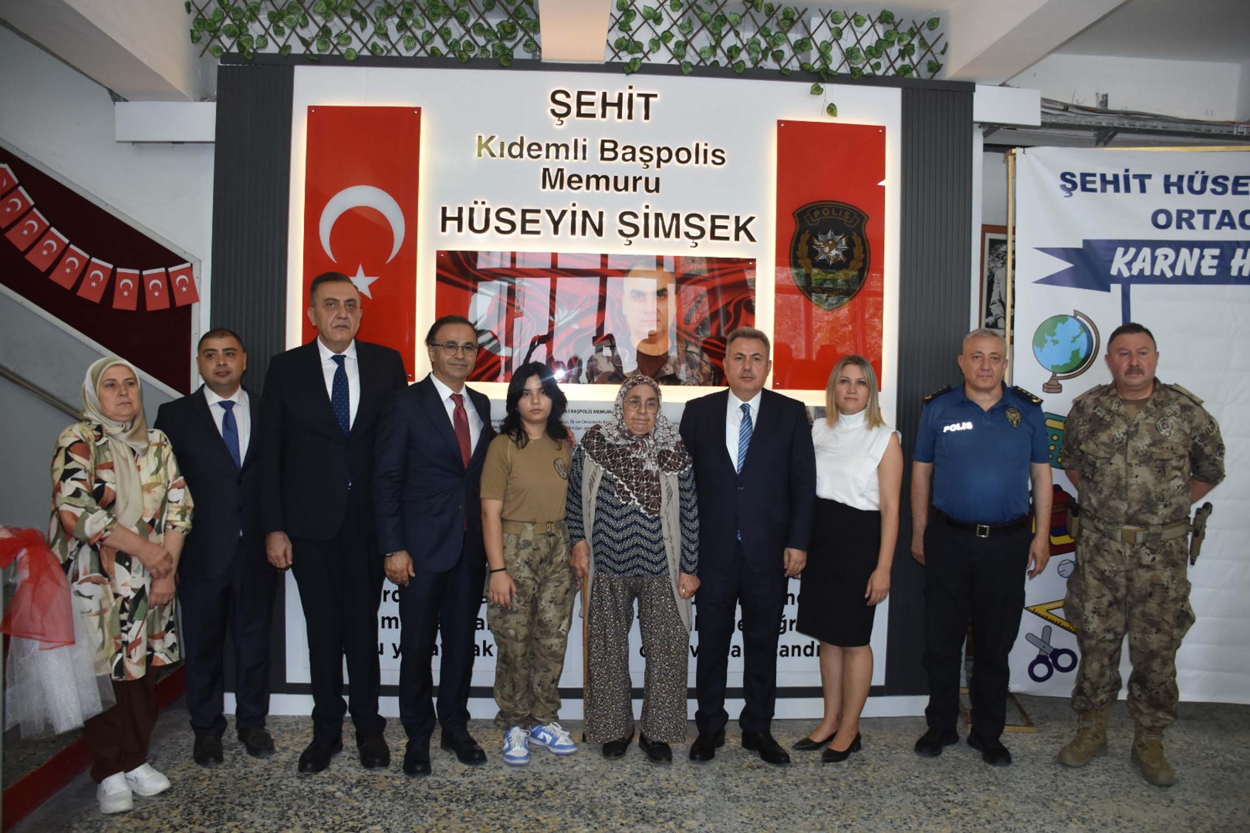 İzmir'de 765 Bin Öğrenci Karnesini Aldı