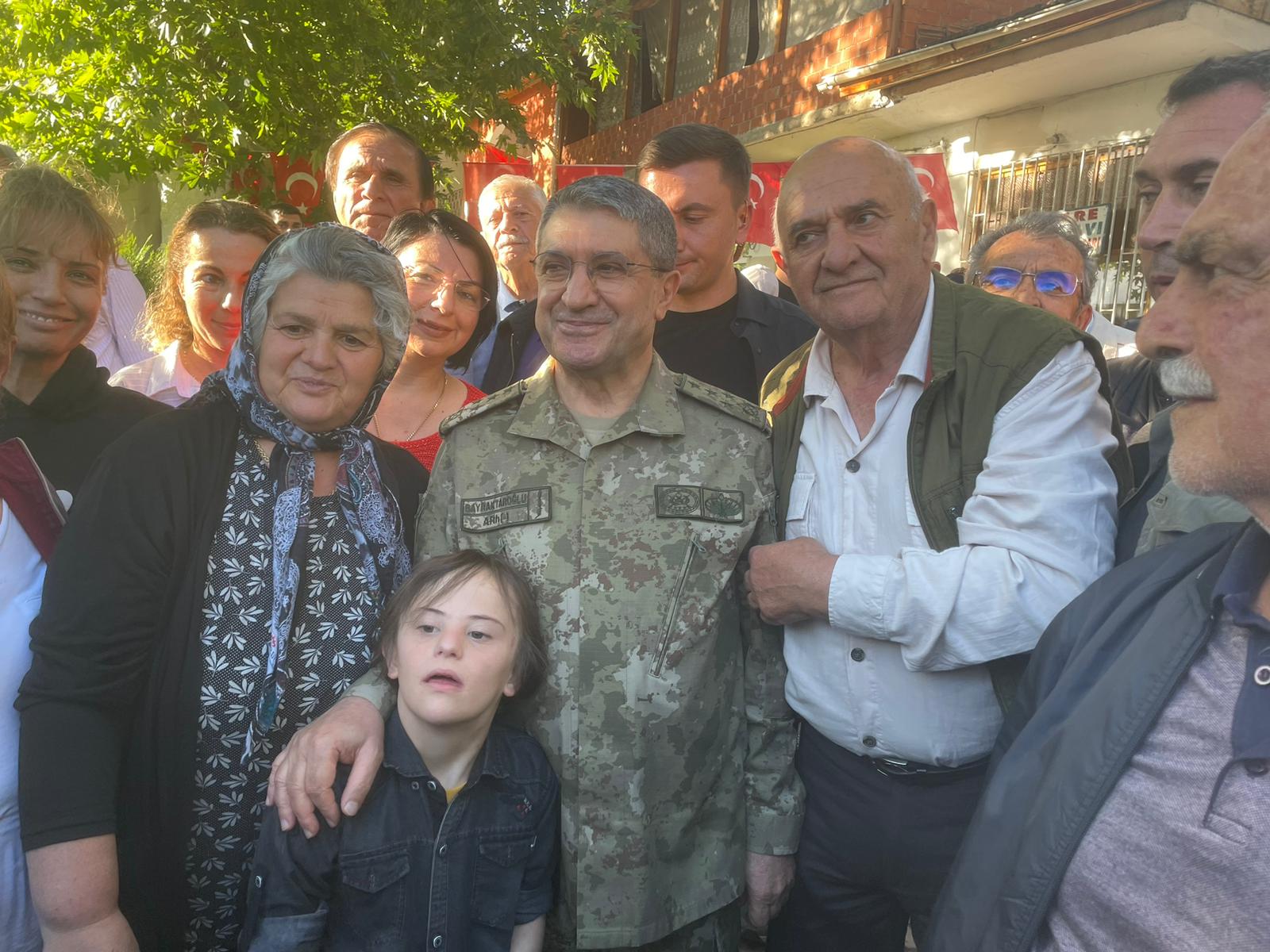 Kara Kuvvetleri Komutanı Artvin'de Memleketi Yusufeli'ni Ziyaret Etti.
