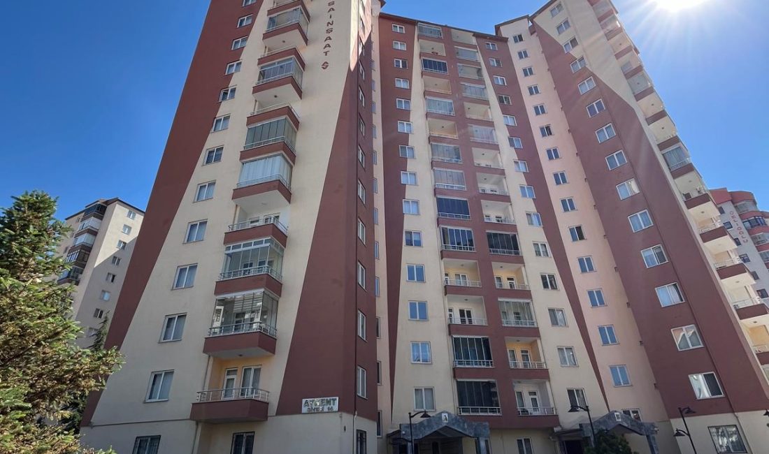Kayseri’de 7 yaşındaki Hasan B., 9. kattaki bir dairenin penceresinden