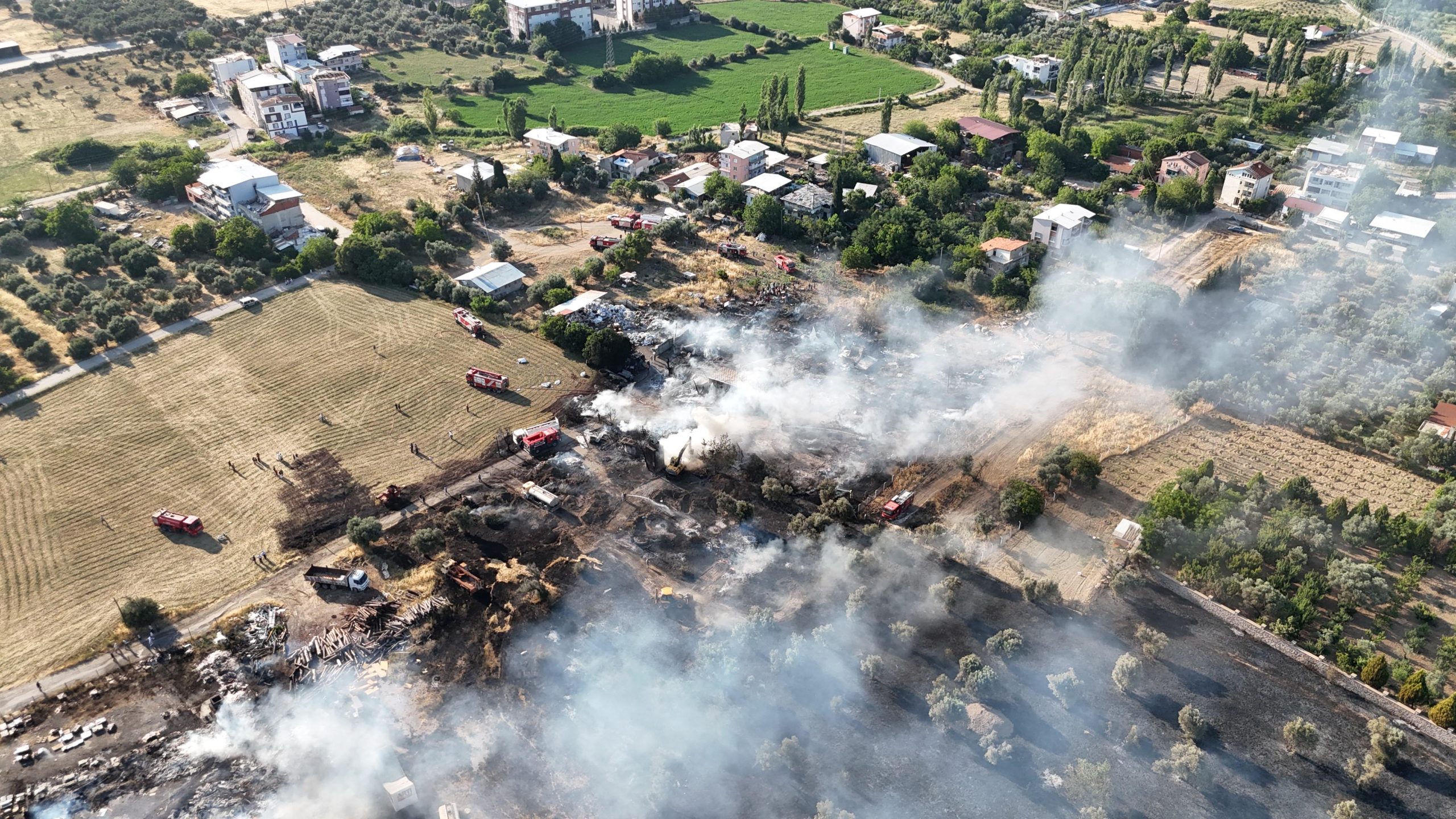 kemalpasada palet ve seramik deposunda yangin 6665e055a66d1 scaled