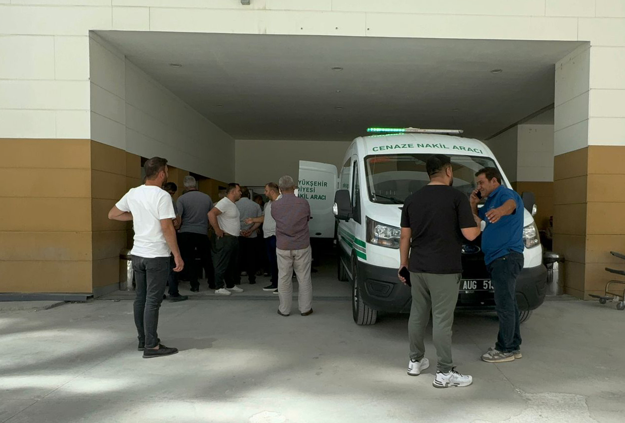 ÖLÜ SAYISI 4'E YÜKSELDİ: Konya'da meydana gelen trafik kazasında hayatını kaybedenlerin sayısı 4'e yükseldi. ÖLÜ SAYISI 4'E YÜKSELDİ: Konya'da meydana gelen trafik kazasında hayatını kaybedenlerin sayısı 4'e yükseldi.