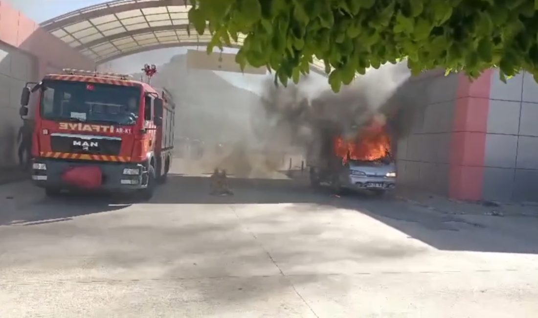 Mardin’de Şehirler Arası Otobüs Terminali’nde park halinde bulunan kapalı kasa