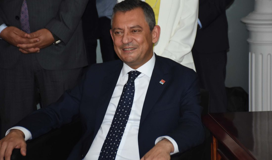 CHP Genel Başkanı Özgür Özel, İzmir ziyaretinde Ege Belediyeler Birliği’nde