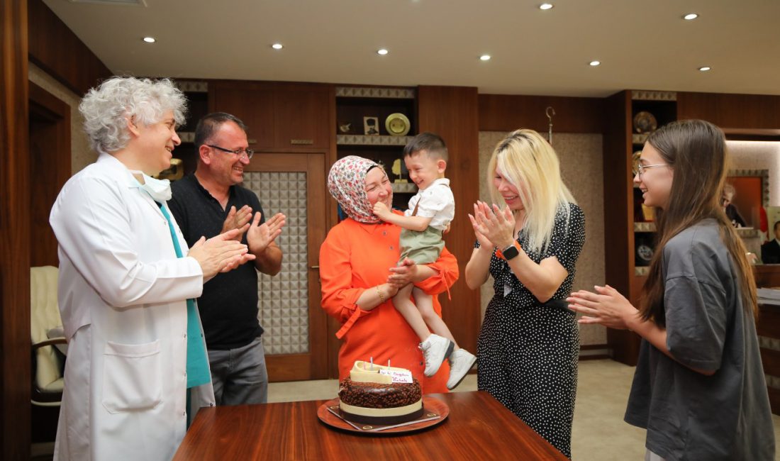 Akdeniz Üniversitesi’nde gerçekleşen etkinlikte, Derya Sert’in kadavradan rahim nakliyle dünyaya