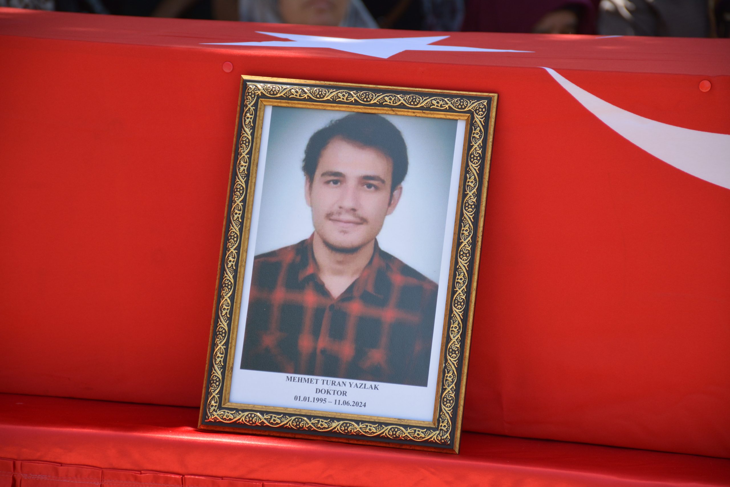 DOKTOR MEHMET TURAN YAZLAK, ZİLE'DE SON YOLCULUĞUNA UĞURLANDI