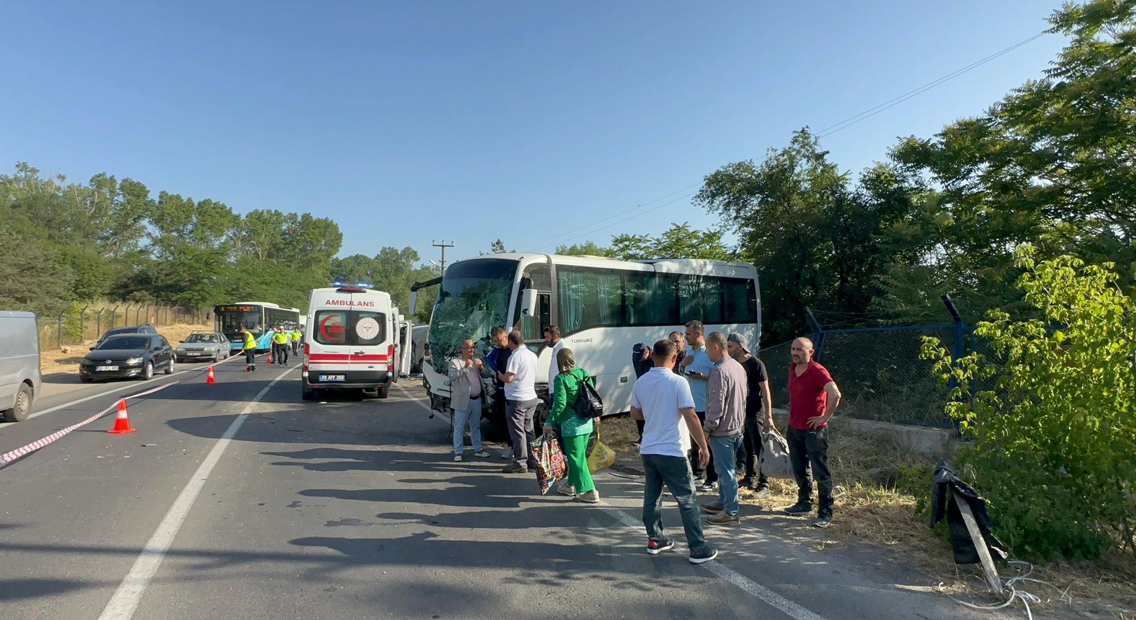 Çorlu'da Minibüs ile Midibüs Çarpıştı: 2 Ölü, 9 Yaralı