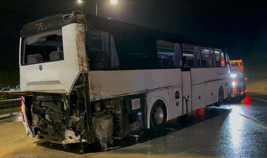 Kuzey Marmara Otoyolu’nda Otobüs Kazası: Tuzla’da meydana gelen trafik kazasında,