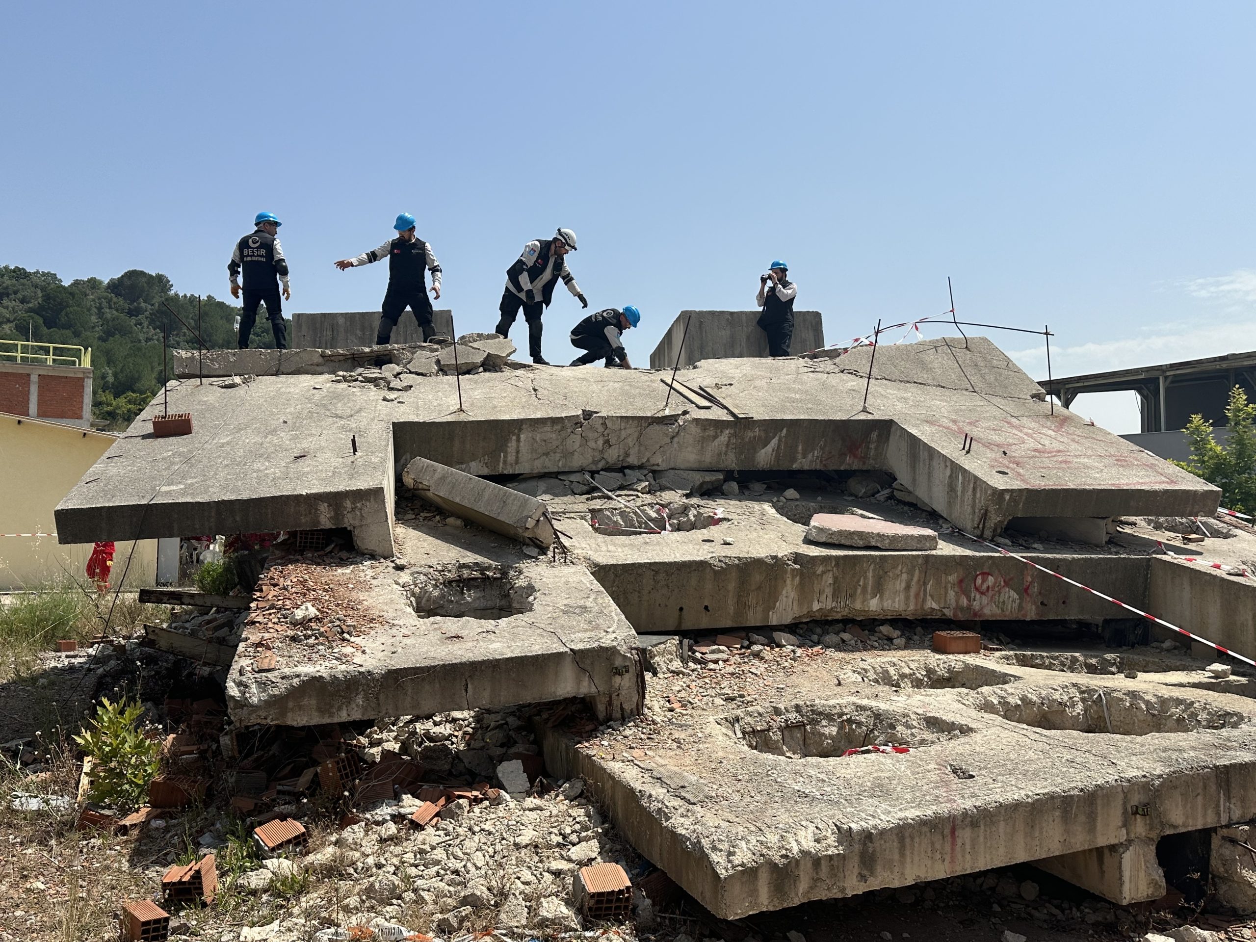 Yalova'da Gerçeği Aratmayan Deprem Tatbikatı Yalova'da Gerçeği Aratmayan Deprem Tatbikatı