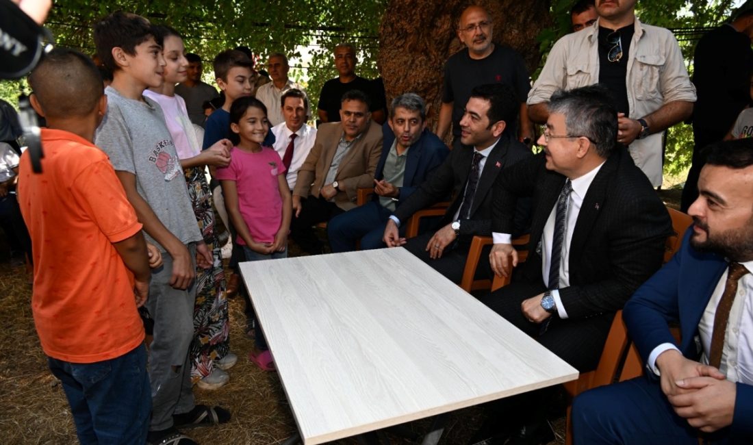 Vali Dr. Erdinç Yılmaz, Yarpuz Köyü sakinleri ile bir araya