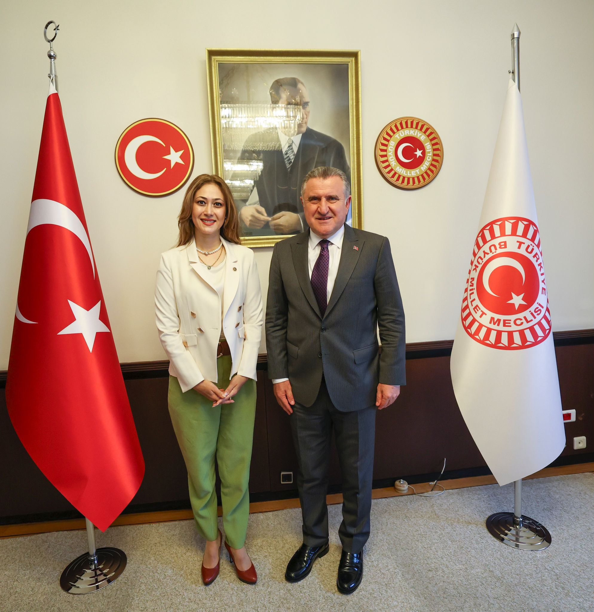 MHP Milletvekili Zuhal Karakoç Dora, Gençlik ve Spor Bakanı Osman Aşkın Bak’ı Ziyaret Etti