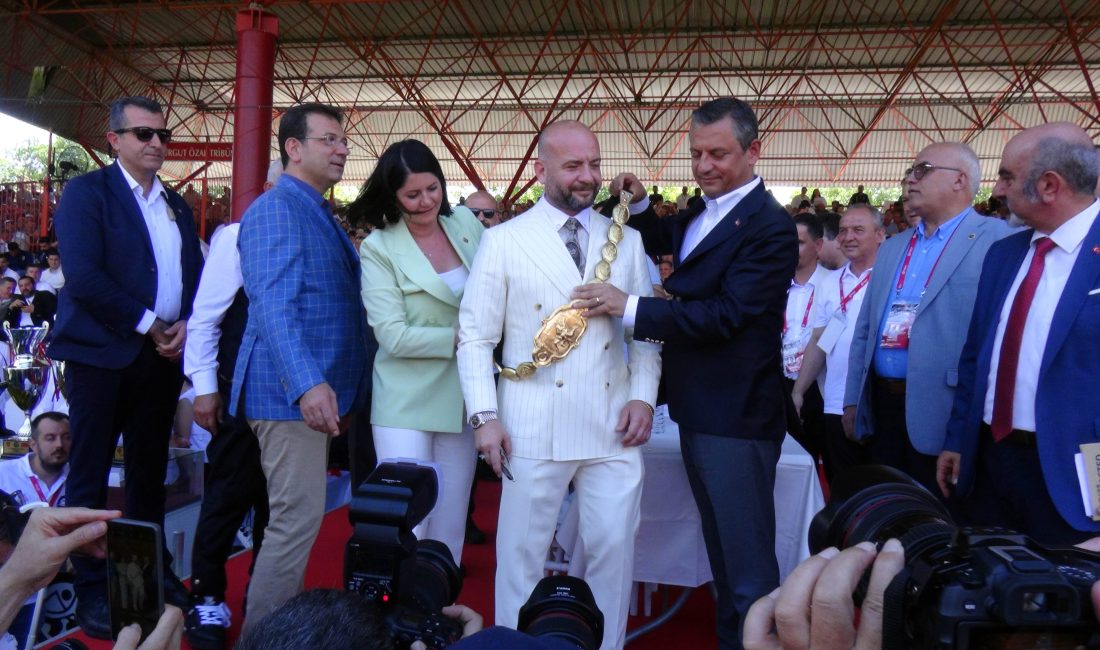 Edirne’de düzenlenen 663. Tarihi Kırkpınar Yağlı Güreşleri’nde, geleneksel ağalık koç