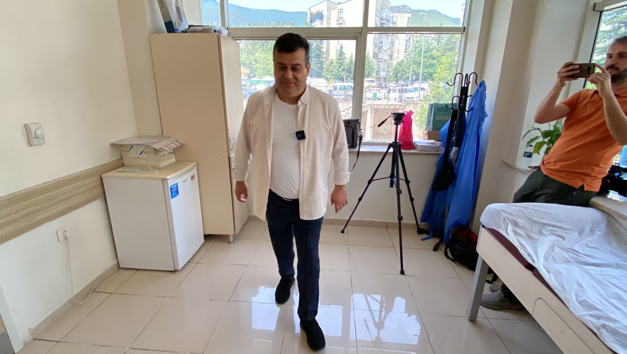 Karabük'te 52 yaşındaki Cemal Karakulluk, bacakları eşit hale getirilerek yeniden yürümeye başladı.