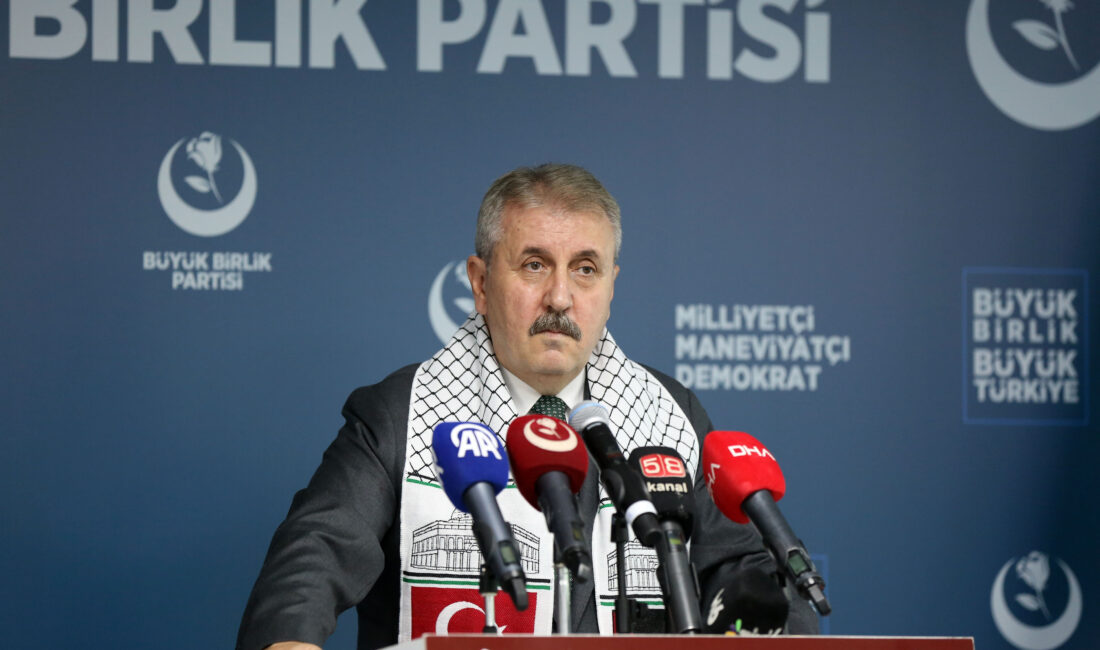 Mustafa Destici, Siyonistlerin liderliğindeki terörist İsrail’in durmayacağını vurgulayarak, Filistin ve