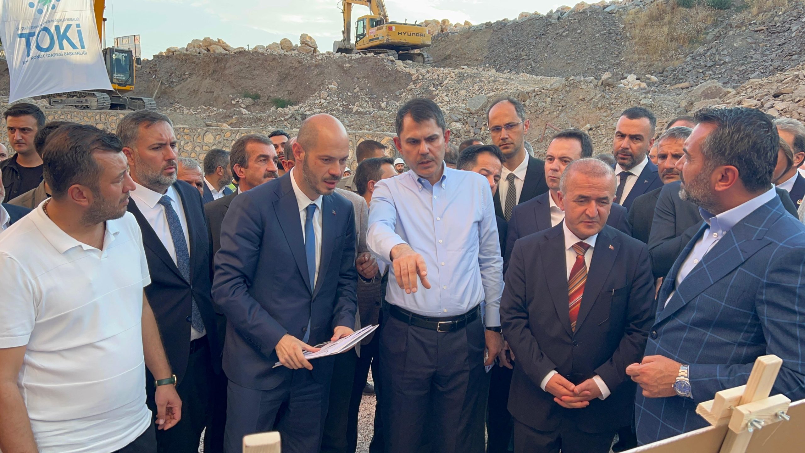 Çevre Bakanı Murat Kurum Elazığ'da İncelemelerde Bulundu