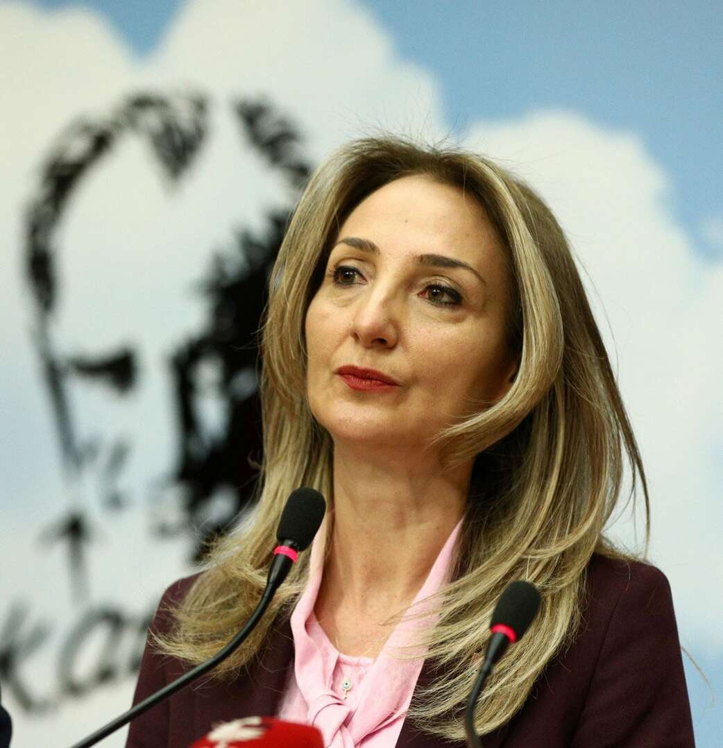 chpli nazliaka kadinlarin soyadlarini tek basina kullanmasi yasaklanmaya calisiliyor 6689166f0aca9