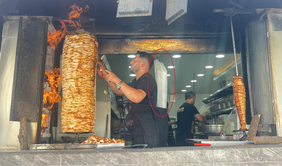 Diyarbakır’da yaşanan yüksek sıcaklıklar nedeniyle çocuklar, tehlikeli olmasına rağmen süs