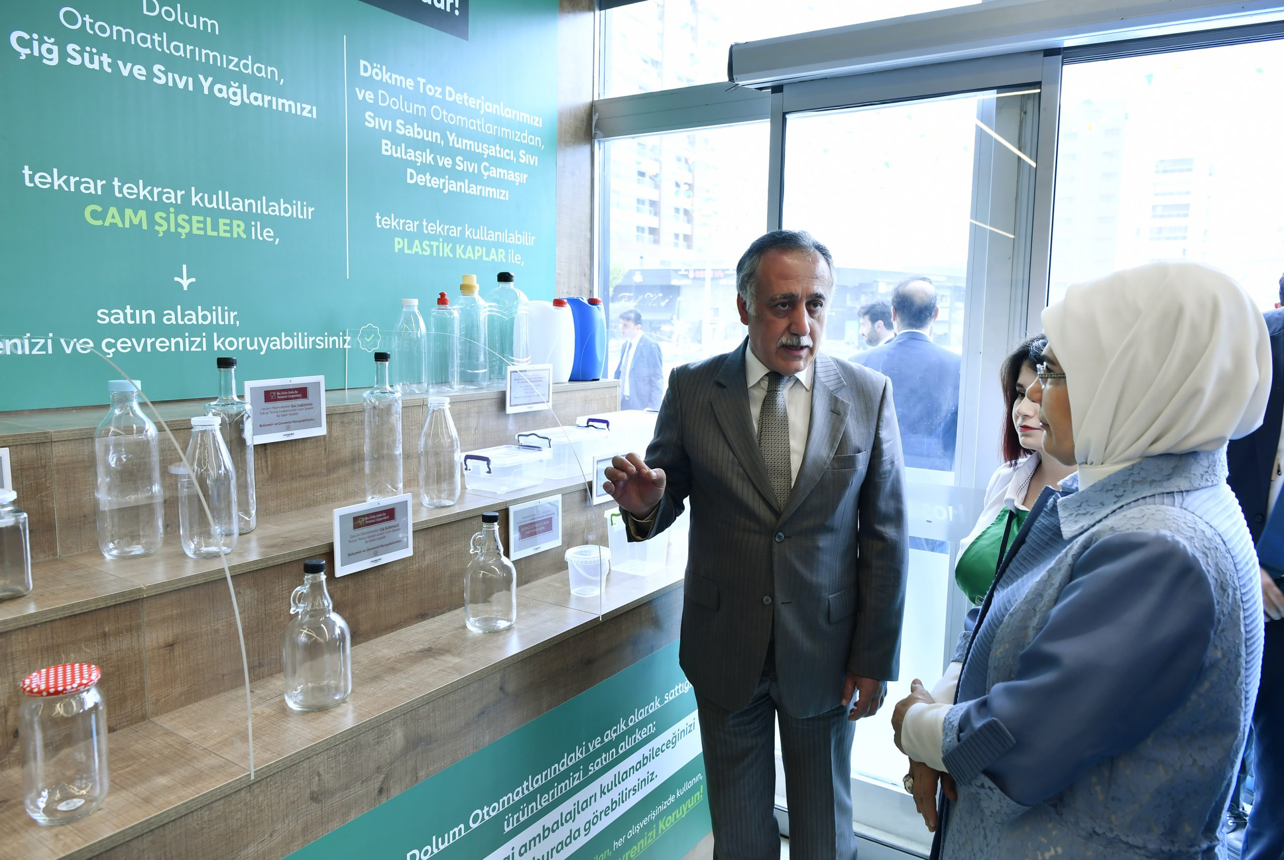 EMİNE ERDOĞAN, ATIKSIZ YAŞAM MARKETİNİ ZİYARET ETTİ.