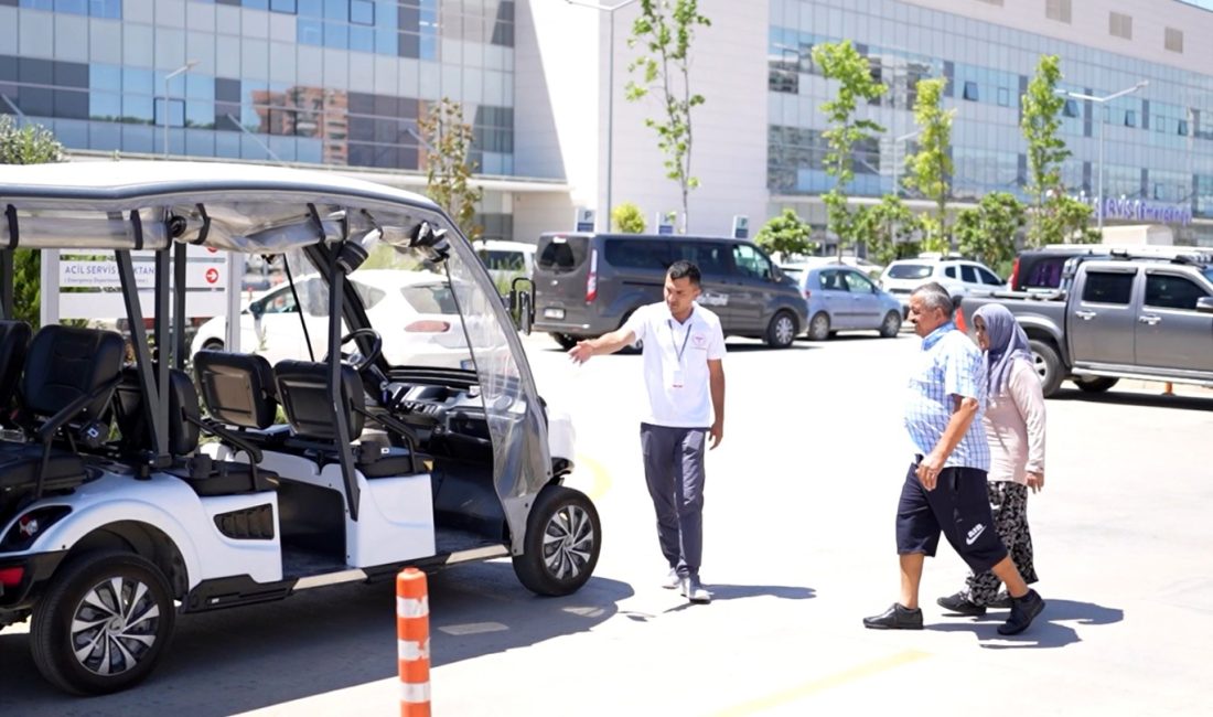 Antalya’daki şehir hastanesinde, yürüme zorluğu çeken hastalar artık polikliniklere elektrikli
