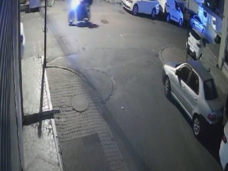 Ataşehir’de bir iş yerine motosikletli şüpheliler tarafından yapılan silahlı saldırı
