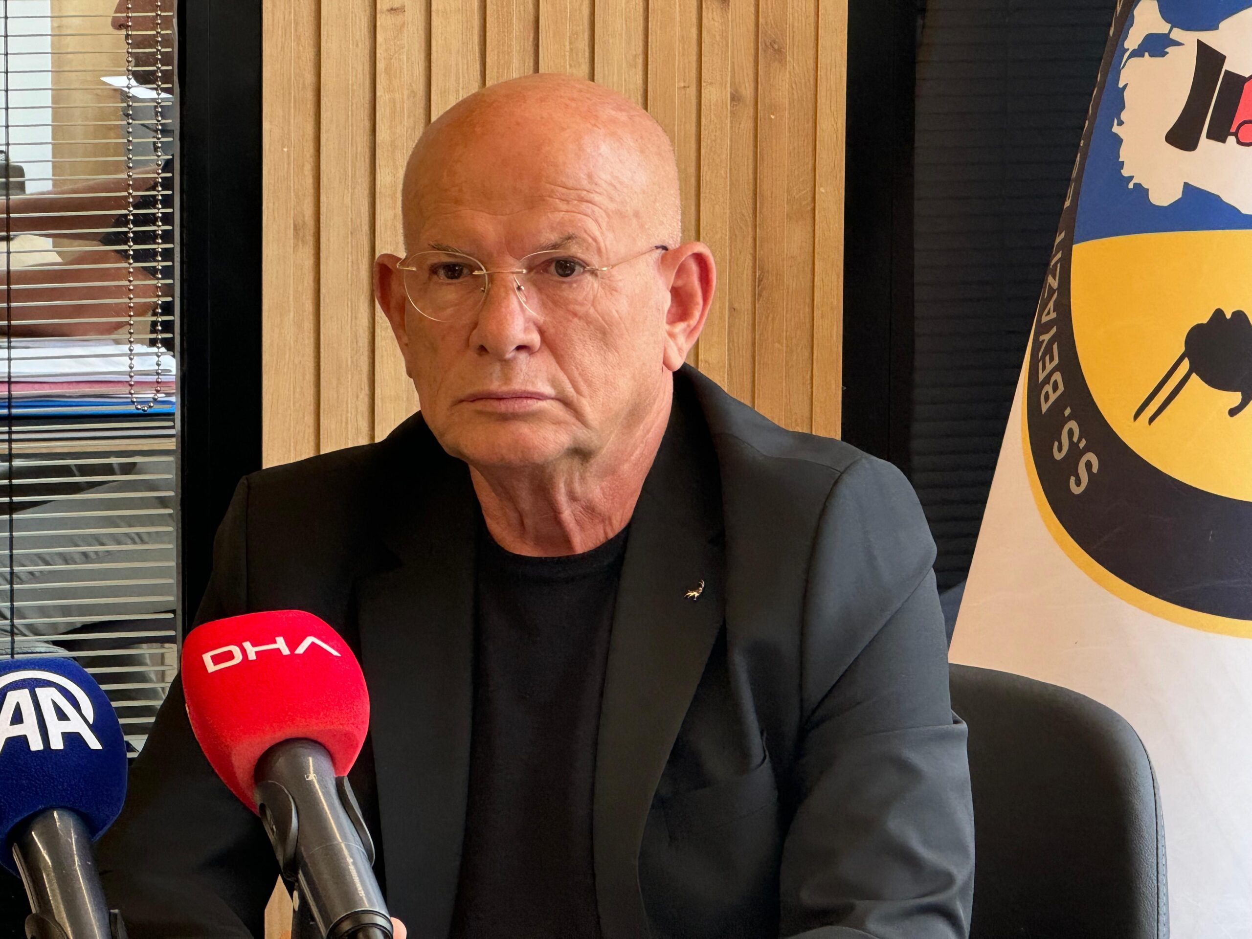 BERBER VE KUAFÖRLERE PAZAR TATİLİ KARARI GÜNDEME TAŞINDI