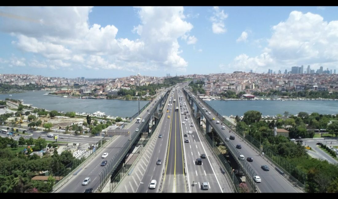 İstanbul Büyükşehir Belediyesi, Haliç Köprüsü’ndeki metrobüs yolu asfalt yenileme çalışmalarını