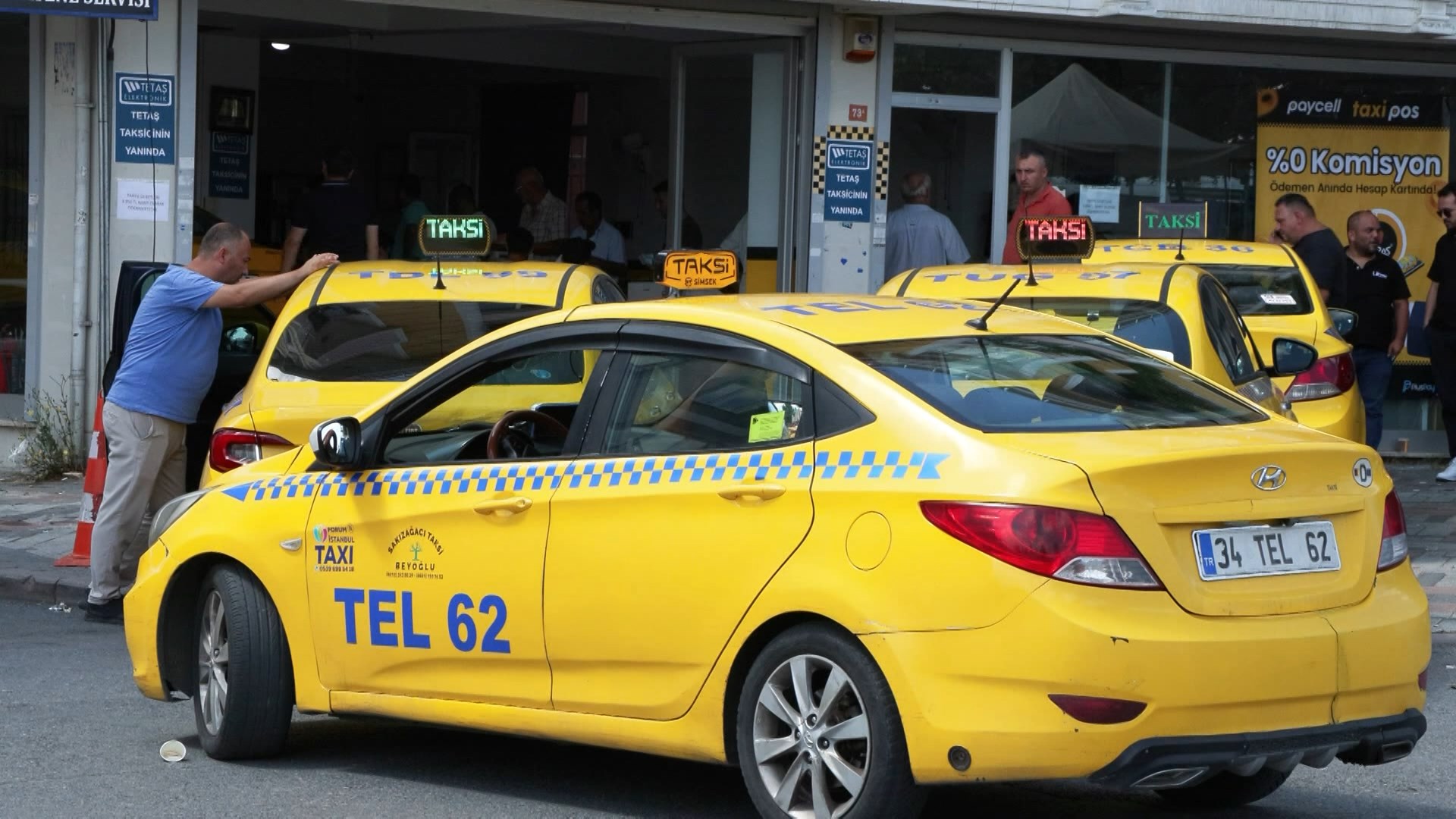 İstanbul'da Taksiciler Taksimetrelerini Güncelliyor