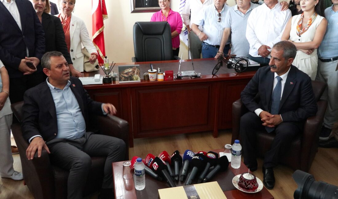 CHP Genel Başkanı Özgür Özel, Adalar Belediyesi’ni ziyaret ederek basın