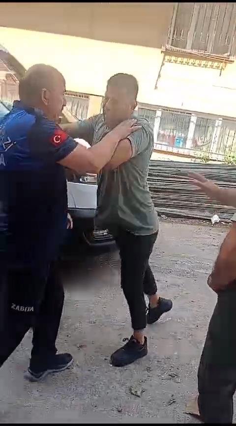 istanbul sultangazide ihbara giden zabita memurlarina saldirdilar 66911f12abde7