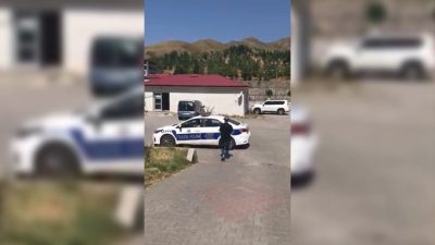 Bitlis’te KPSS sınavına girecek olan bir erkek aday, evde kimliğini