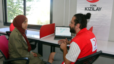Türk Kızılay, Kahramanmaraş’ın Elbistan ilçesinde depremzede öğrenciler için düzenlediği kursla