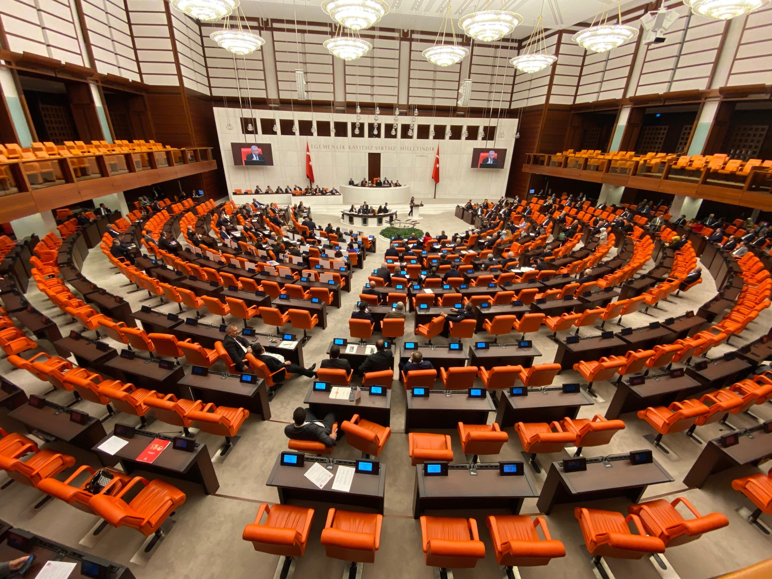 TBMM Genel Kurulu'nda 'sokak hayvanları' tartışması yaşandı.