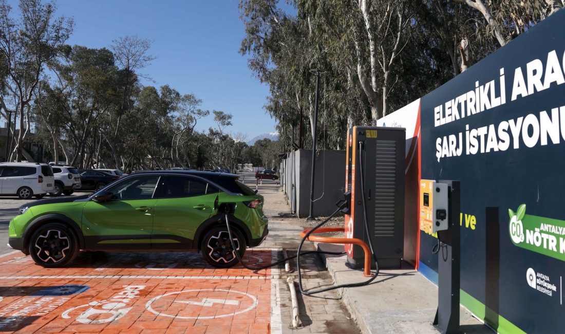 Türkiye’de trafiğe kayıtlı elektrikli otomobillerin sayısında son zamanlarda artış gözlemlendi.