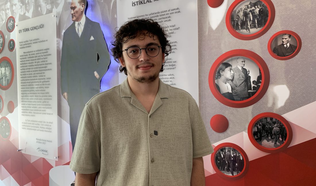 Yükseköğretim Kurumları Sınavı’nda (YKS) başarılı olan Fatih Emre Düzcan, ailesi
