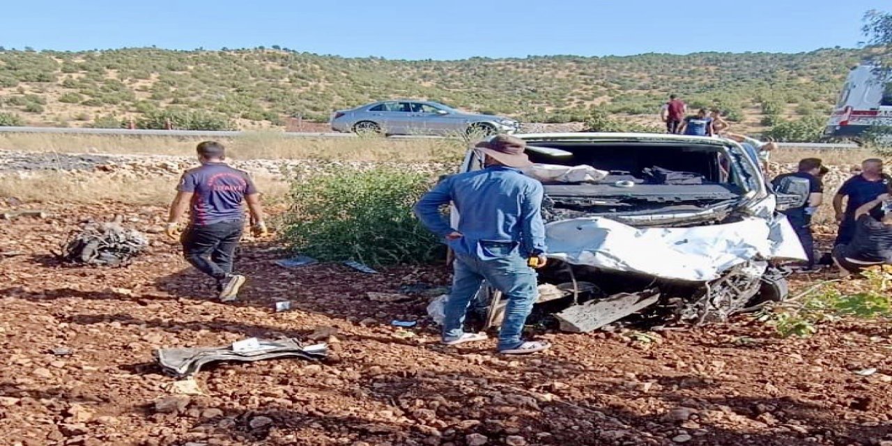 Pazarcık’ta hafif ticari araç tarlaya uçtu: 2 yaralı 24398