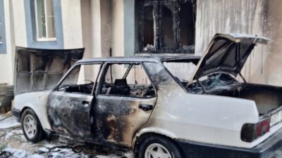 Kahramanmaraş’ın Afşin ilçesinde otomobilde çıkan yangın maddi hasara neden oldu.
