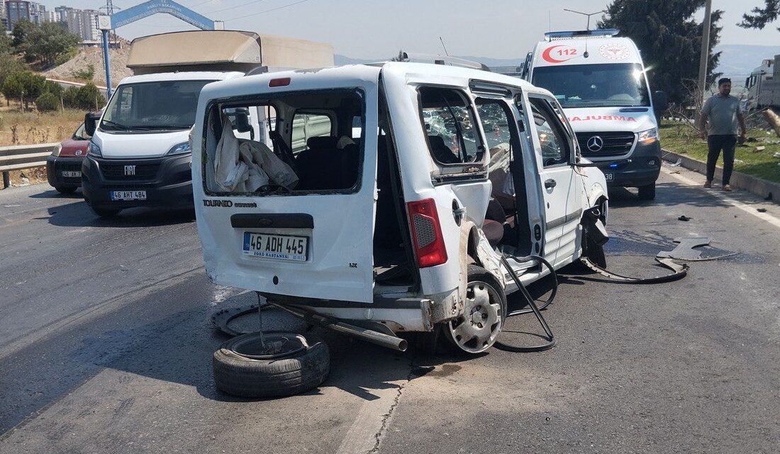 Kahramanmaraş-Kayseri yolu Boğaziçi yol ayrımında meydana gelen trafik kazasında 2'si
