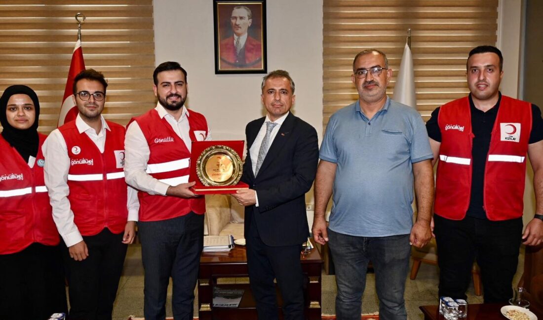 Kızılay Osmaniye Şube Başkanı Dr. Ramazan Çetin ve Genç Kızılay