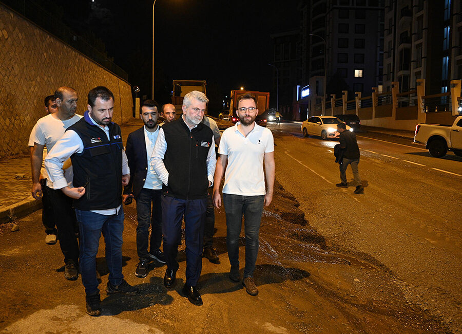 Sağanak yağışın ardından alanda yürütülen çalışmaları yerinde inceleyen Başkan Görgel,
