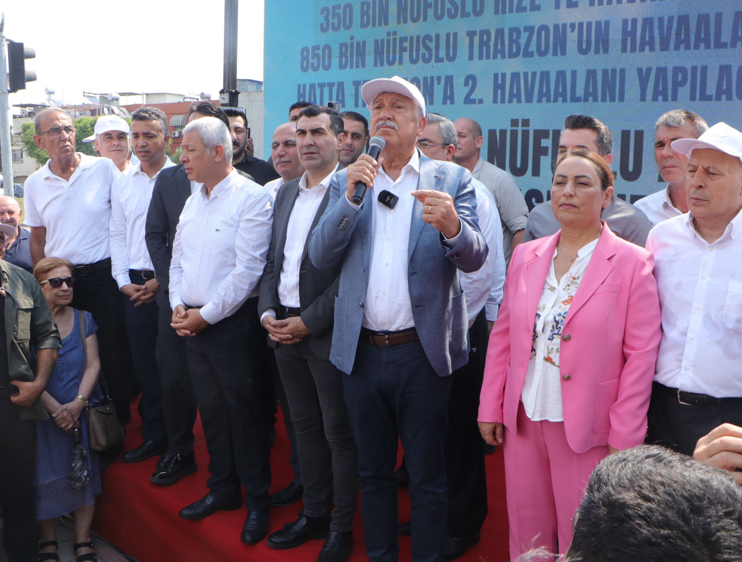 ADANA'DA ÇUKUROVA HAVALİMANI İÇİN KAPATILMA İDDİALARI ÜZERİNE EYLEM 'Adana Şakirpaşa Havalimanı kapatılmasın' eylemi