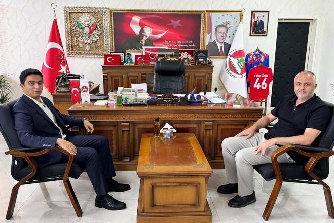 KAYMAKAM ARSLANŞAHİN’DEN BAŞKAN GÖKŞEN’E İADE-İ ZİYARET Andırın Kaymakamı Mustafa Arslanşahin, Andırın Belediye Başkanı Ahmet Sinan Gökşen’i