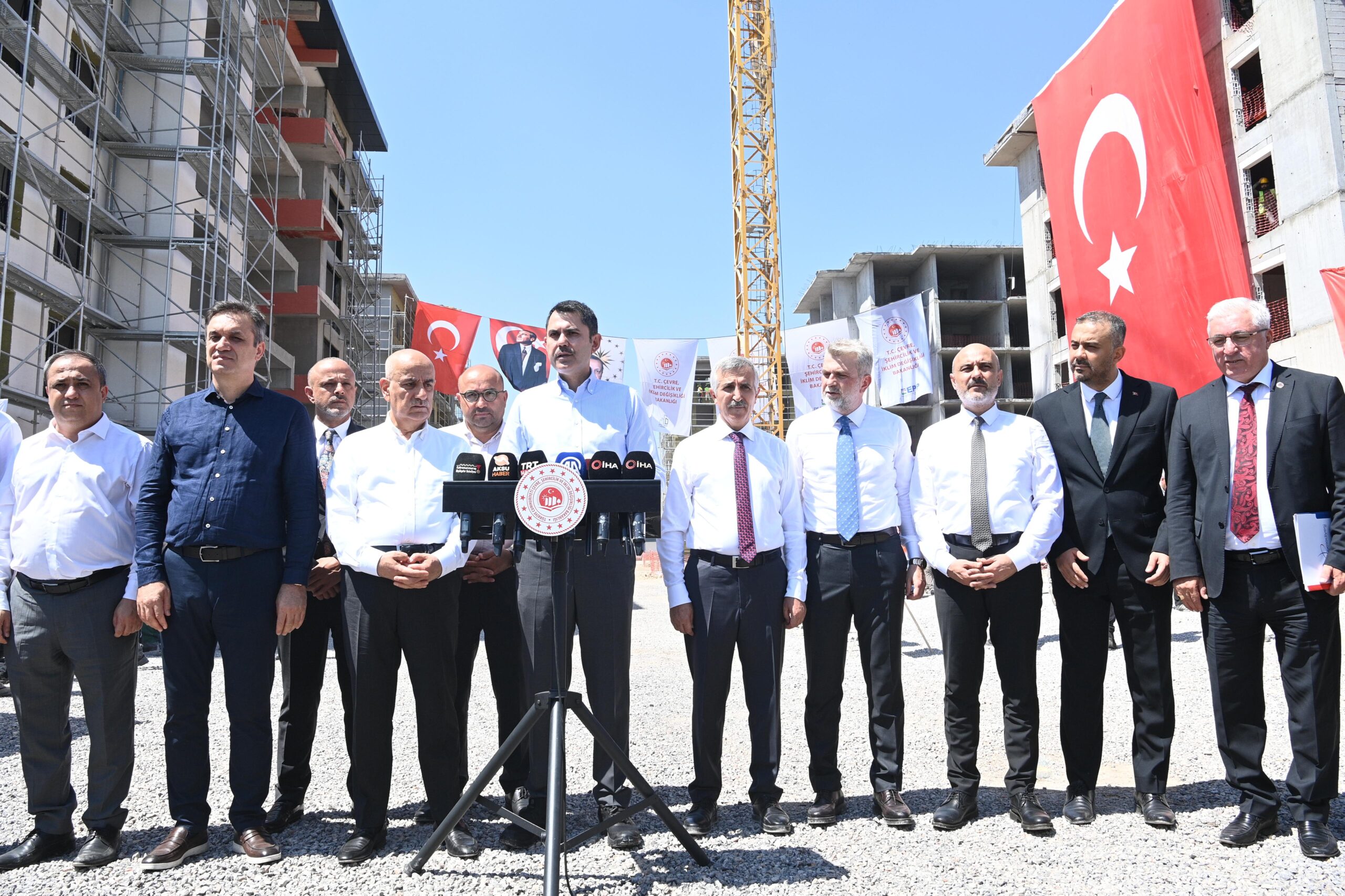 Bakan Kurum: Yıl sonuna inşallah Ebrar Sitesi'ni bitireceğiz Bakan Kurum: Yıl sonuna inşallah Ebrar Sitesi'ni bitireceğiz