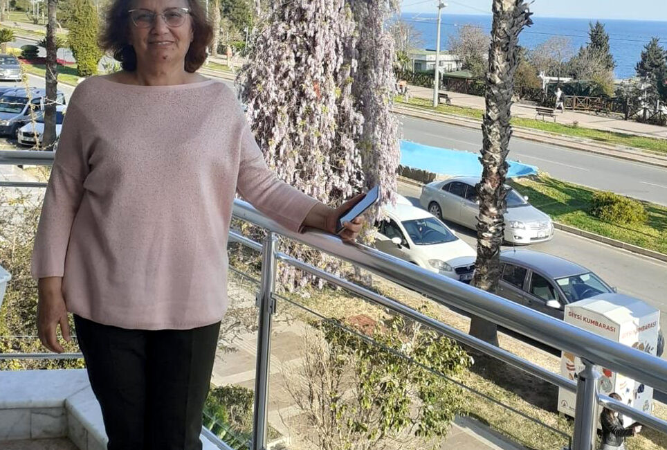 Semih ERSÖZLER/ANTALYA, – AYDIN’da yaşayan emekli öğretmen Melahat Demirkol Tura