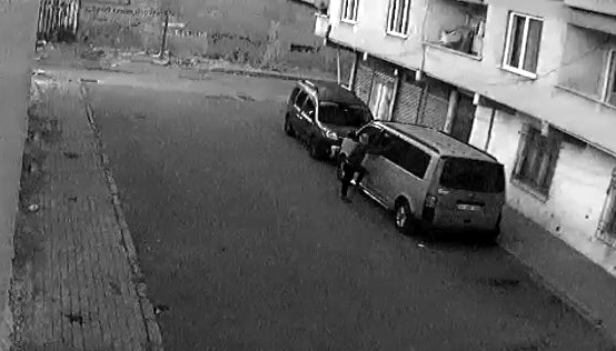 Avcılar ilçesinde yaşanan olayda, bir minibüs hırsızlık olayına sahne oldu.