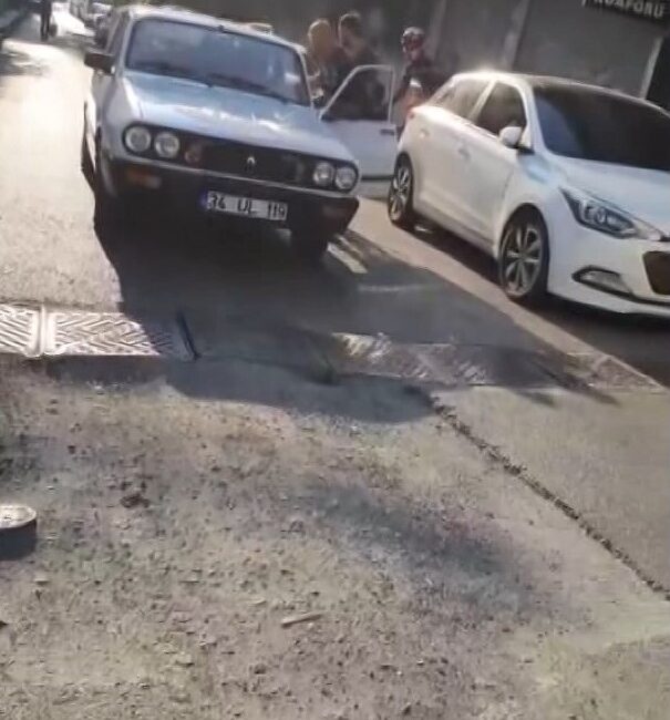 KÜÇÜKÇEKMECE’de bir otomobil tamirciye bırakıldıktan sonra 2 şüpheli tarafından çalındı.