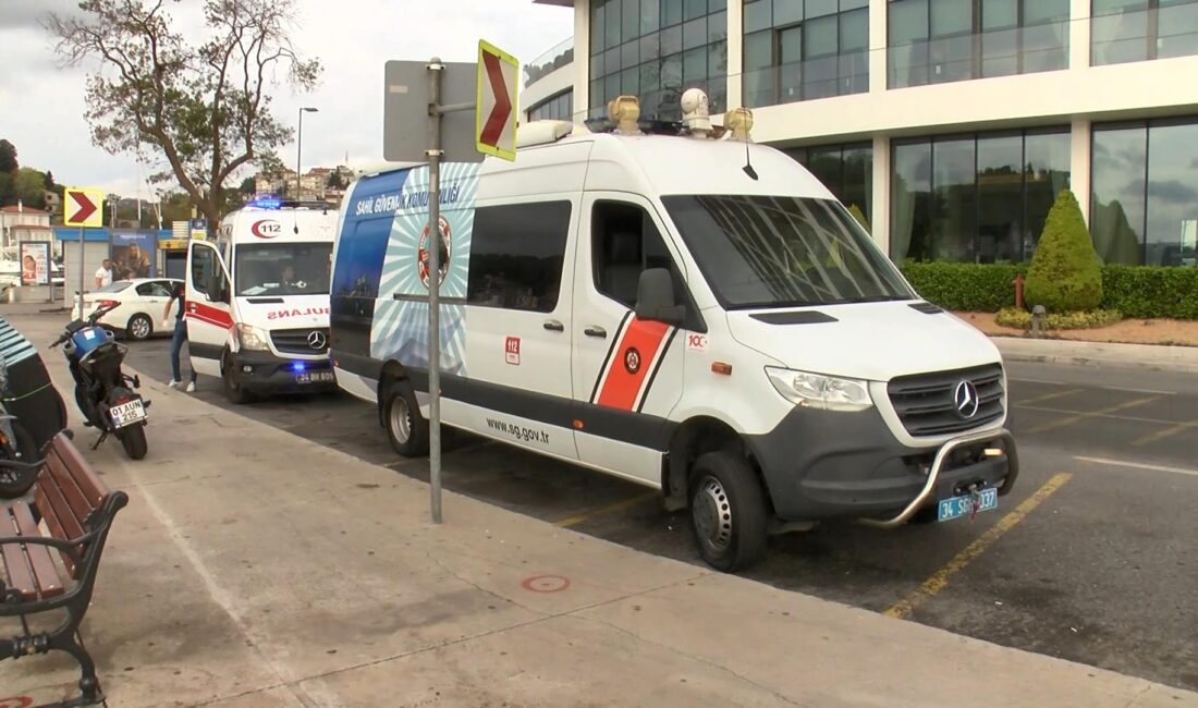 Hasan YILDIRIM/İSTANBUL, – İSTANBUL Boğazı’nda içinde 4 kişi ve 1