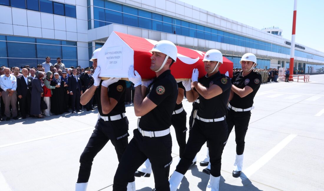 İskender ZENGİN/ANDIRIN (Kahramanmaraş), – İSTANBUL’da uygulama sırasında otomobilin çarpması sonucu