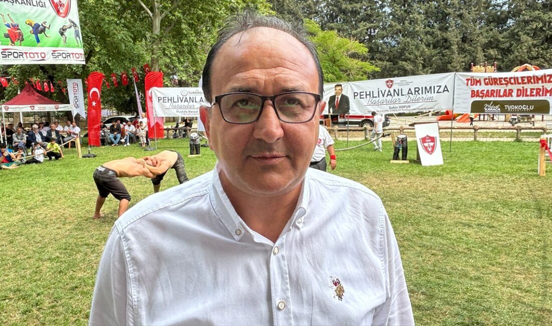 Yerel ve ulusal düzeyde güreş alanındaki başarılarıyla tanınan Şahin Hopur,