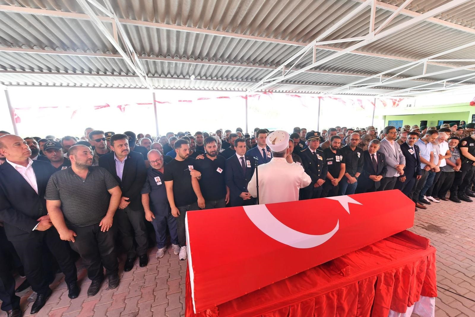 Şehit polis memuru son yolculuğuna uğurlandı (2)